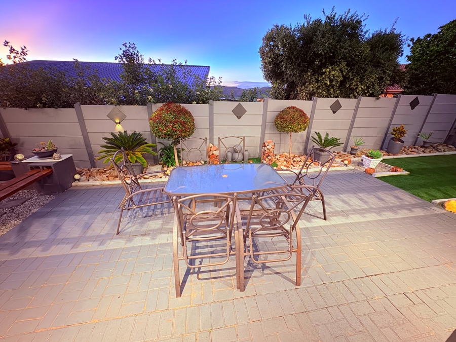 5 Bedroom Property for Sale in Reebok Western Cape